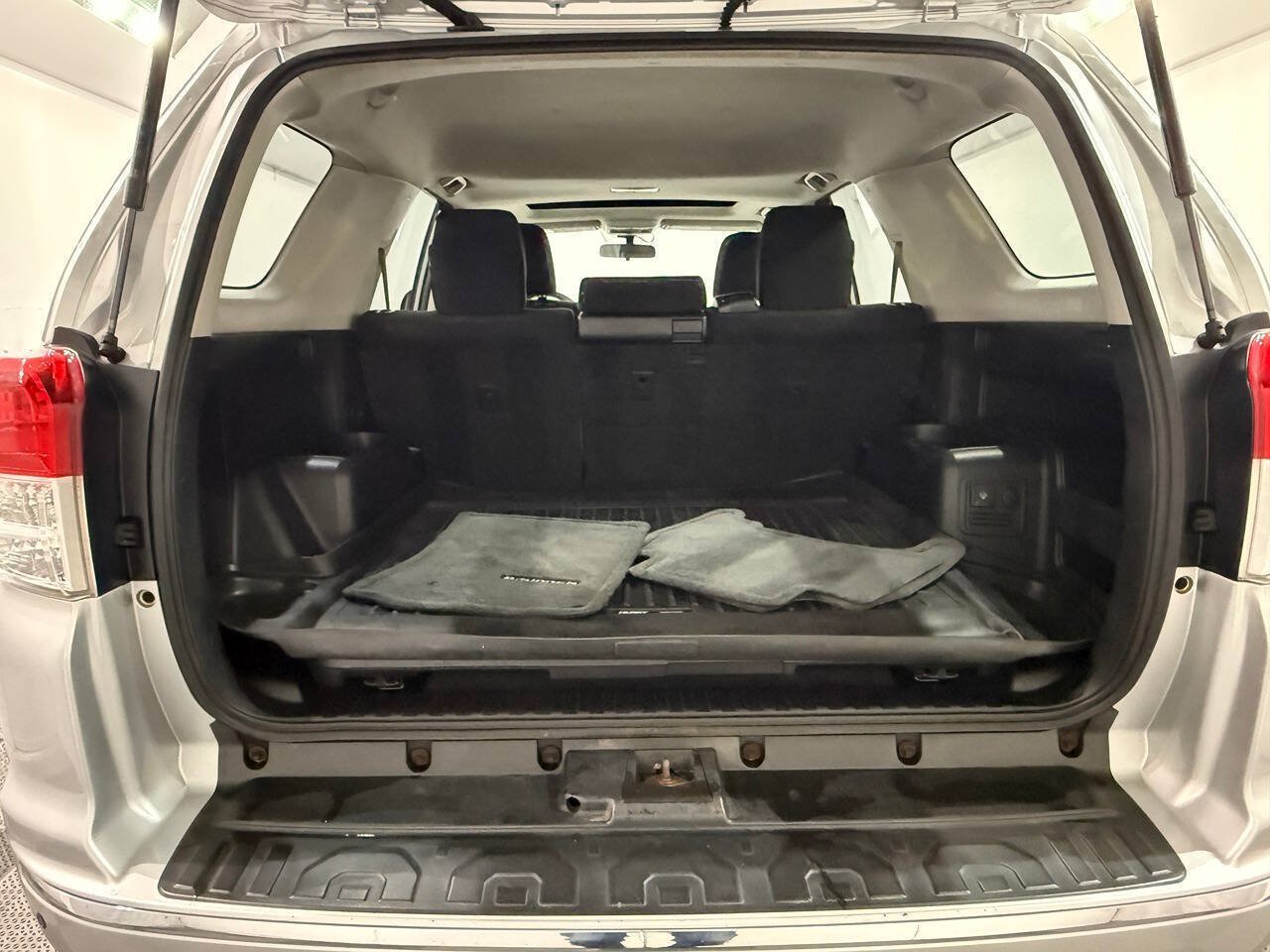 Used 2011 Toyota 4Runner SR5 w/ Convenience Pkg AWD/4WD image 12