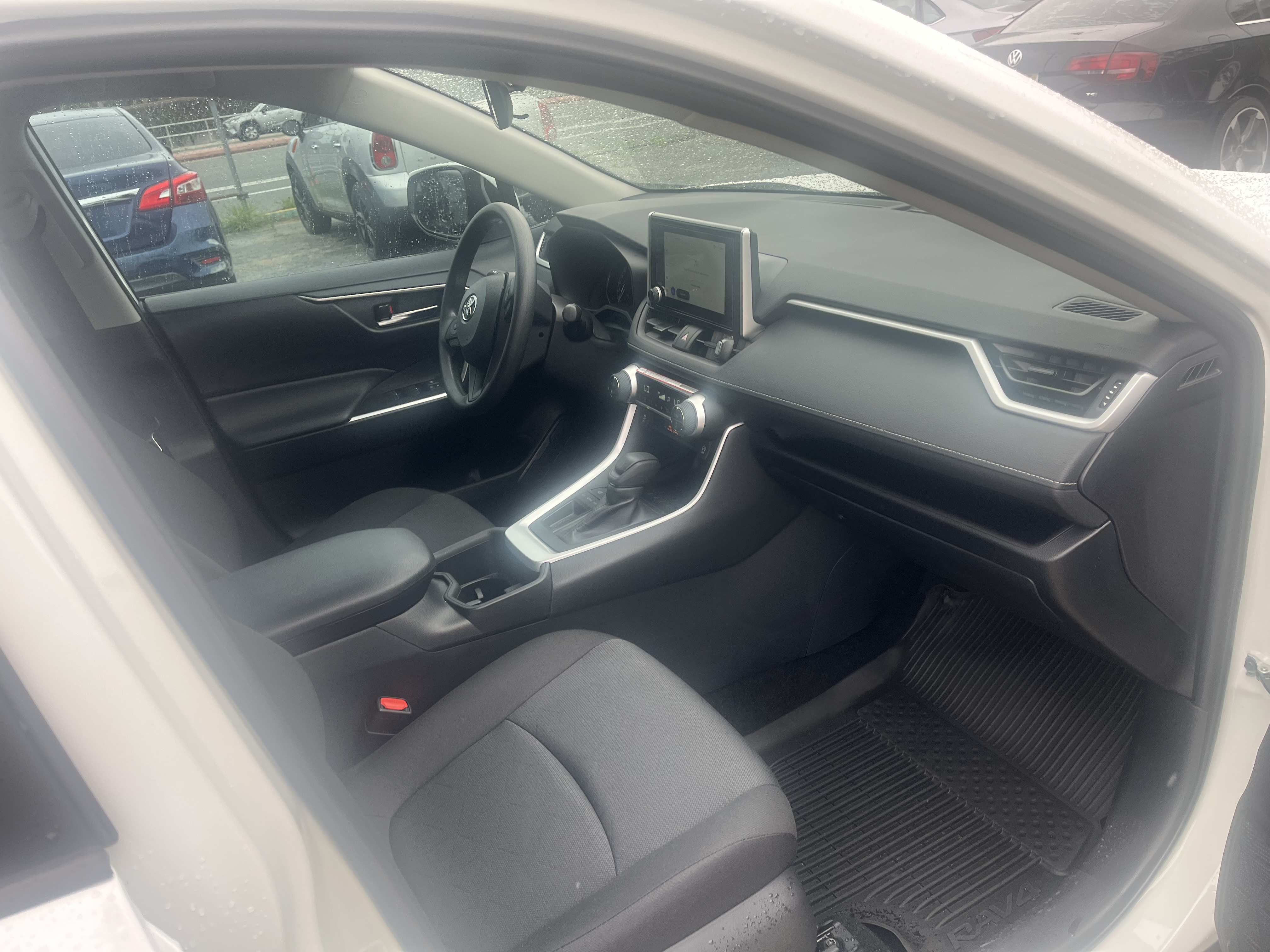 Used 2025 Toyota RAV4 XLE FWD image 8