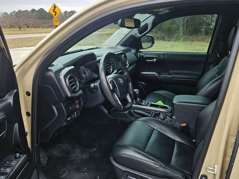 Used 2020 Toyota Tacoma image 9