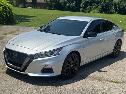 Used 2022 Nissan Altima 2.5 SR FWD image 1