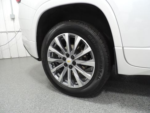 Used 2023 Chevrolet Traverse Premier image 12