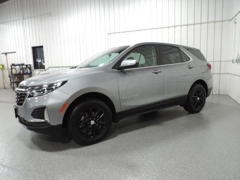 Used 2023 Chevrolet Equinox LT AWD/4WD image 4