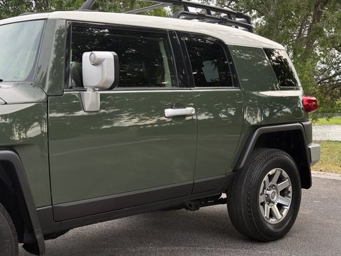 Used 2014 Toyota FJ Cruiser AWD/4WD image 28