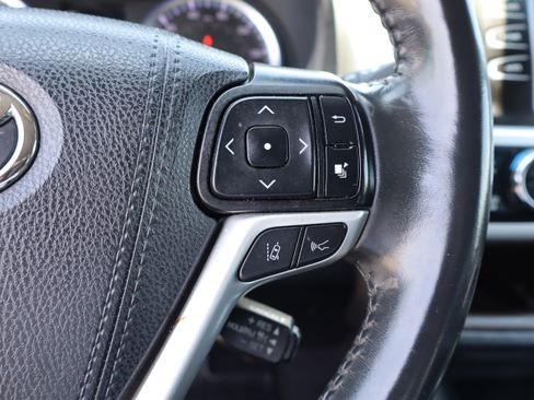 Used 2019 Toyota Highlander AWD XLE V6 image 23