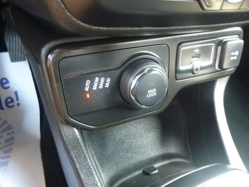 Used 2021 Jeep Renegade Latitude image 21