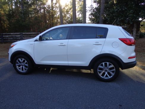 Used 2015 Kia Sportage LX image 2
