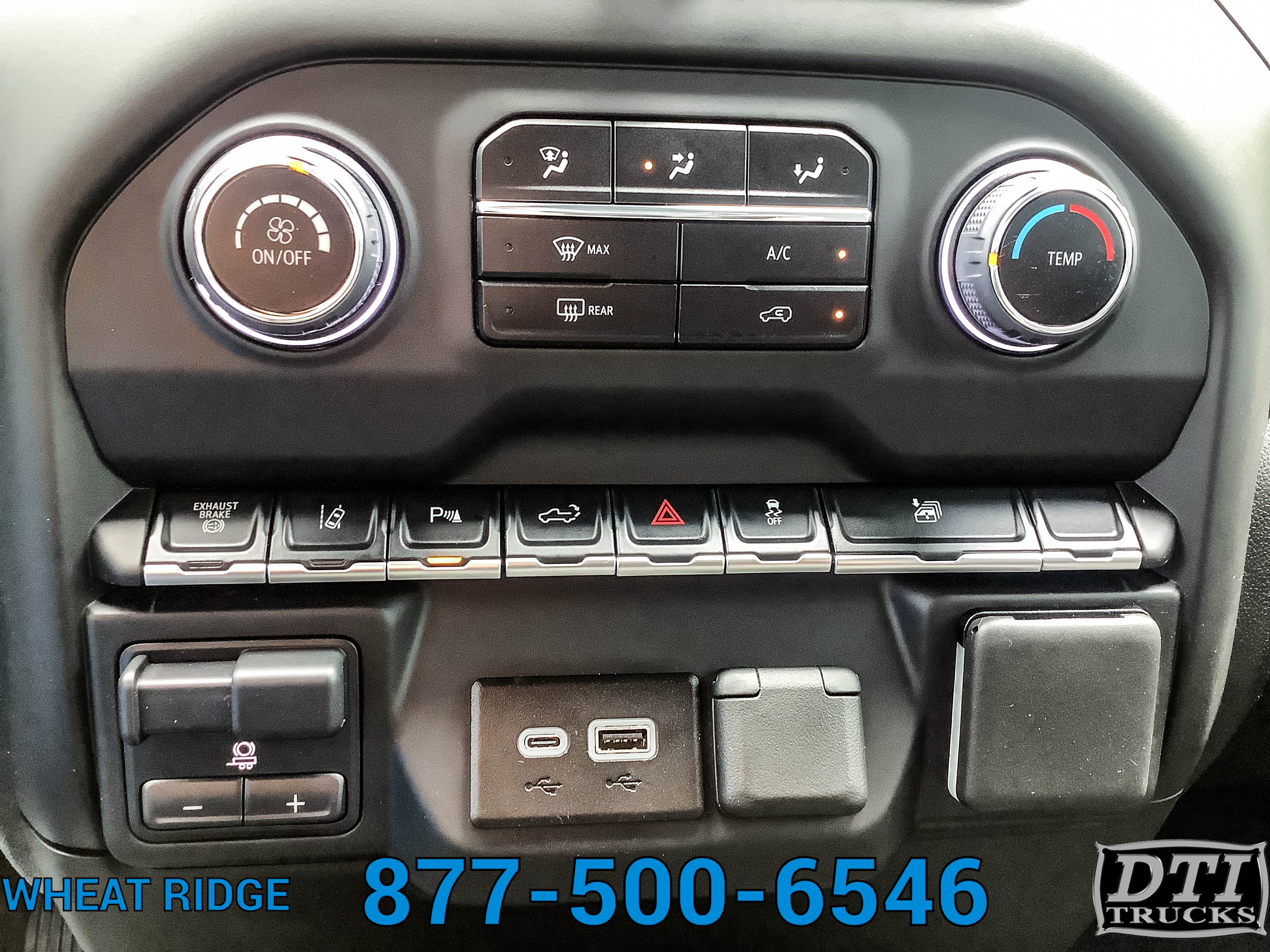 Used 2025 Chevrolet Silverado 2500 4x4 Crew Cab Custom image 17