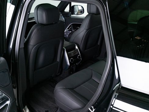 Used 2025 Land Rover Range Rover SE image 60