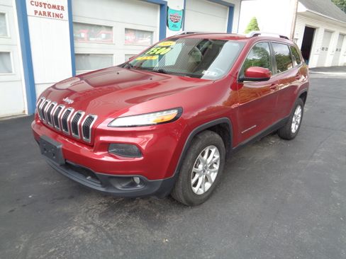 Used 2015 Jeep Cherokee 4WD Latitude image 1