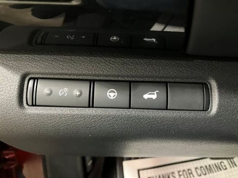 Used 2022 Nissan Pathfinder SV image 18