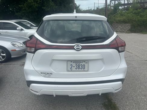 Used 2021 Nissan Kicks S image 2