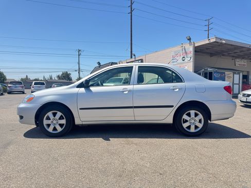 Used 2005 Toyota Corolla CE FWD image 4