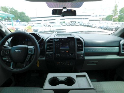 Used 2019 Ford F250 4x4 Crew Cab Super Duty image 13