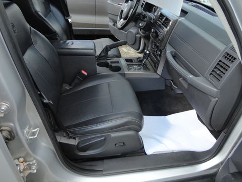 Used 2012 Jeep Liberty 4WD Limited Jet image 10