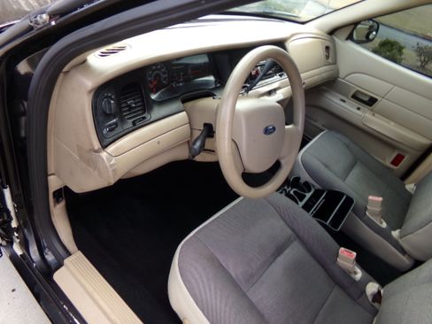 Used 2007 Ford Crown Victoria Police Interceptor image 11