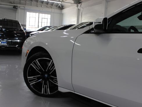 Used 2023 BMW i7 xDrive60 AWD/4WD image 14