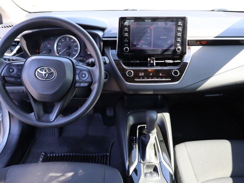Used 2020 Toyota Corolla LE image 17