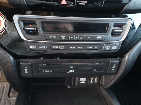 Used 2016 Honda Pilot Touring image 32