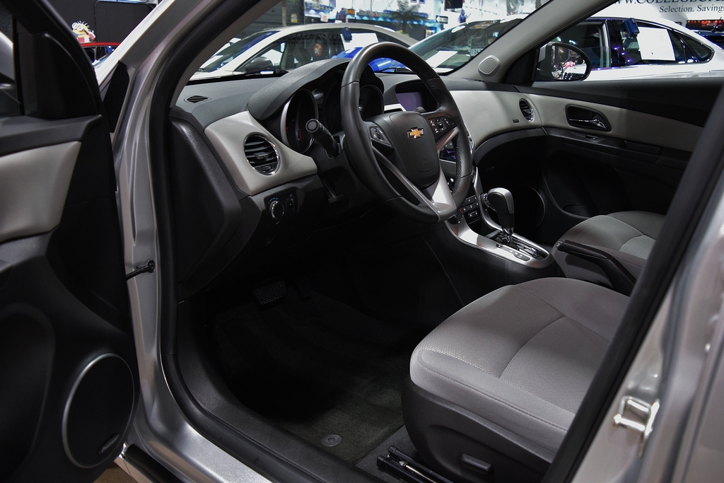 Used 2014 Chevrolet Cruze LT FWD image 17