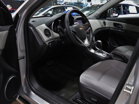 Used 2014 Chevrolet Cruze LT FWD image 17