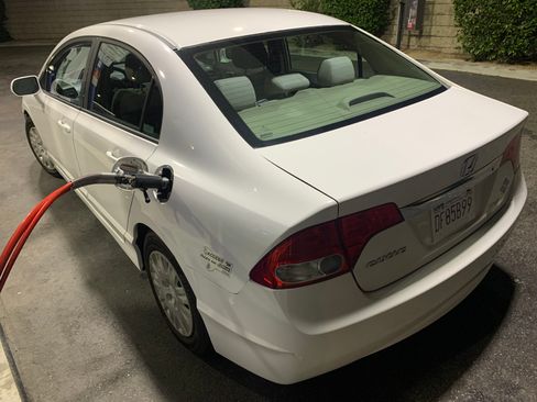 Used 2010 Honda Civic Natural Gas image 2