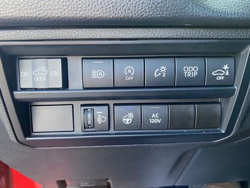 Used 2022 Toyota Tundra 4x4 CrewMax SR5 image 14