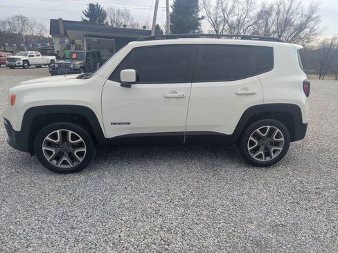 Used 2017 Jeep Renegade Latitude image 2