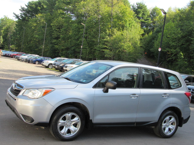 Used 2014 Subaru Forester 2.5i AWD/4WD image 2