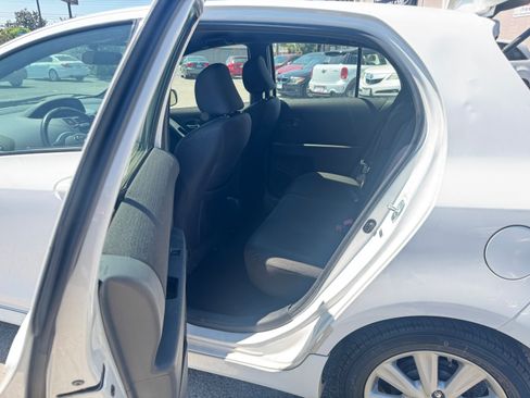 Used 2009 Toyota Yaris 4-Door Hatchback FWD image 21