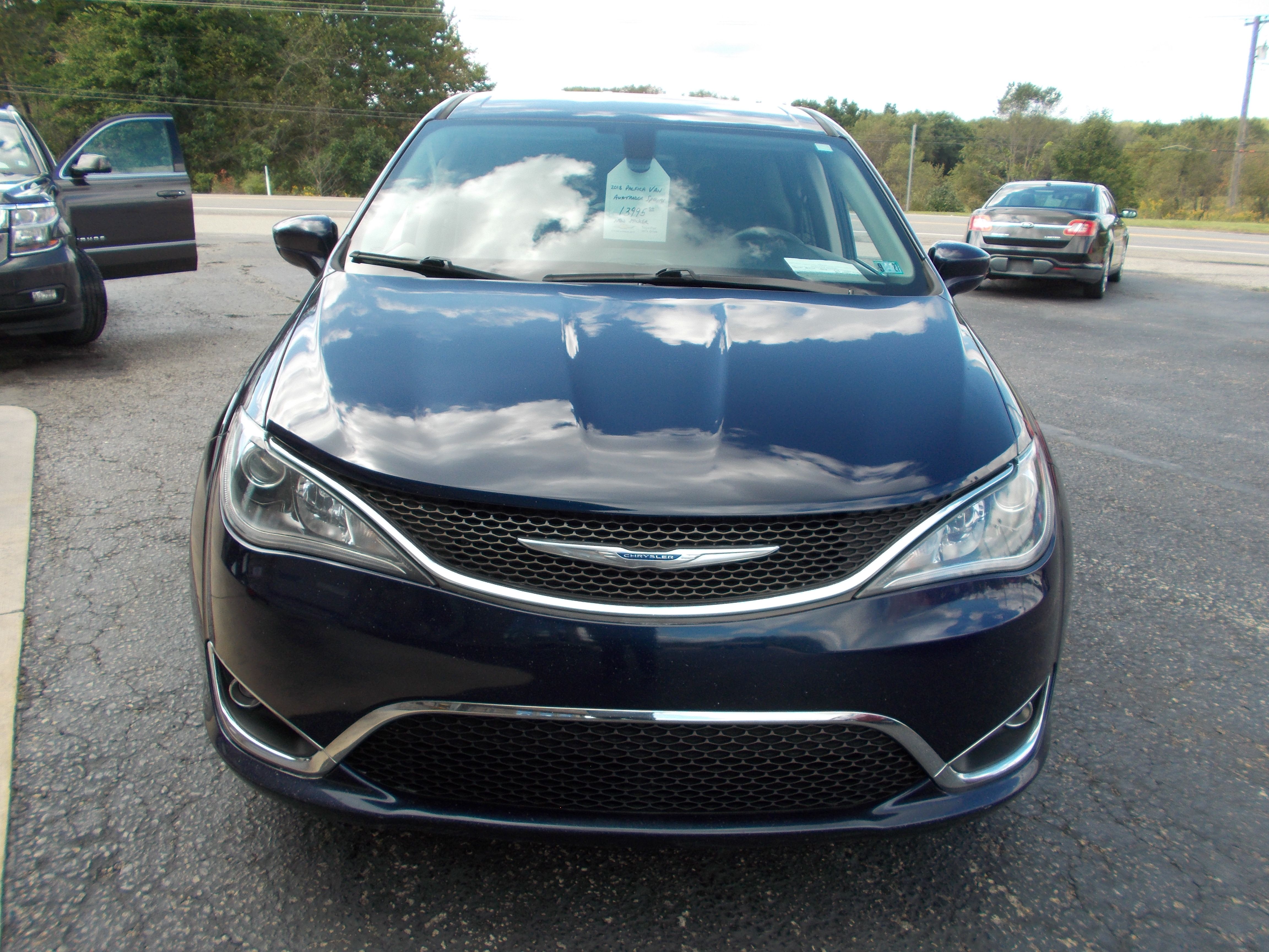 Used 2018 Chrysler Pacifica Touring Plus FWD image 2