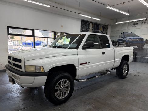 Used 1998 Dodge Ram 2500 Truck 4x4 Quad Cab image 2