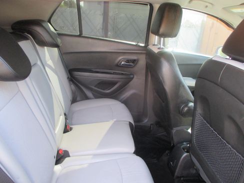 Used 2020 Chevrolet Trax LT image 13