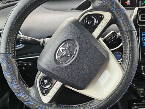 Used 2016 Toyota Prius Four Touring image 16