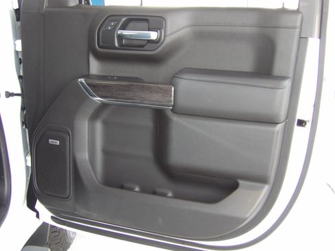 Used 2021 Chevrolet Silverado 1500 4x4 Crew Cab LTZ image 31