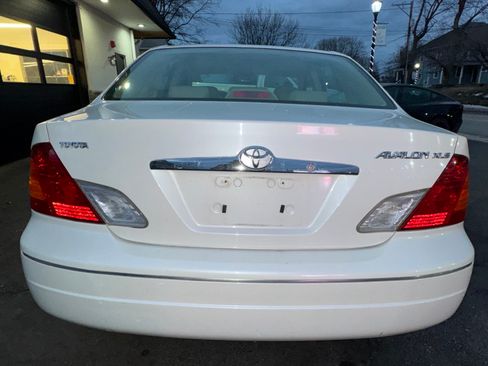 Used 2001 Toyota Avalon XLS image 5