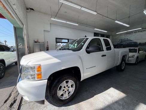 Used 2011 Chevrolet Silverado 1500 2WD Extended Cab LT image 3