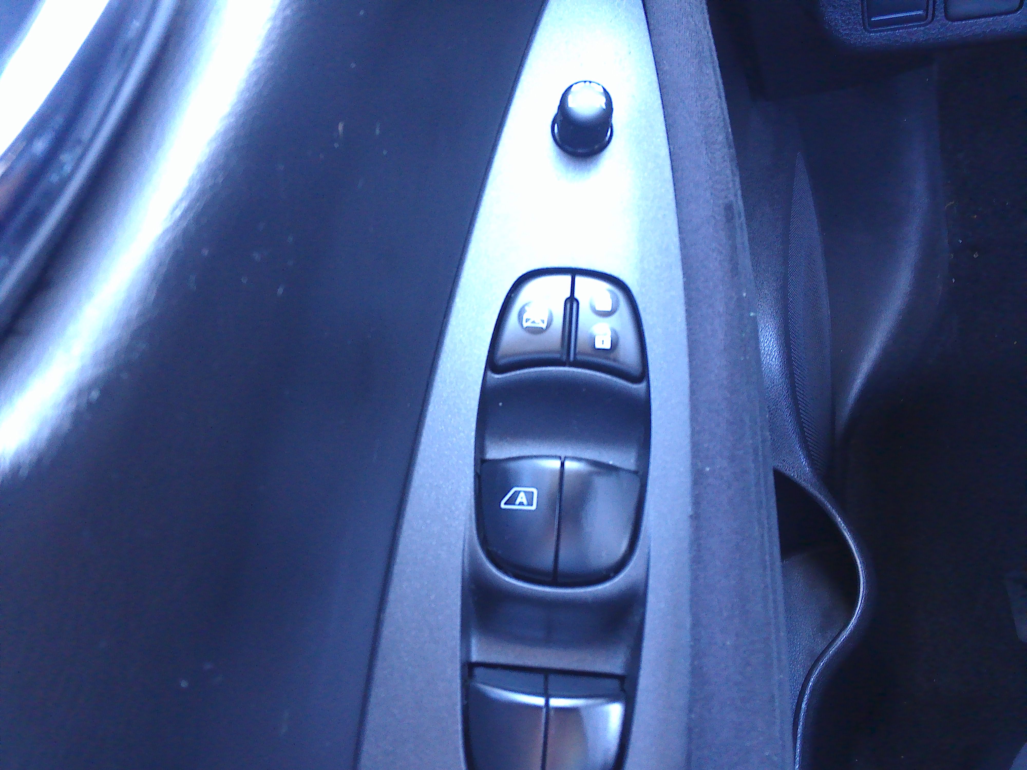 Used 2015 Nissan Leaf S FWD image 23