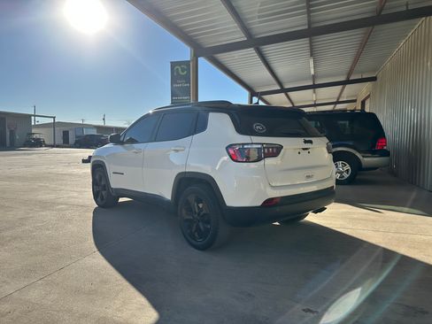 Used 2019 Jeep Compass Latitude image 3