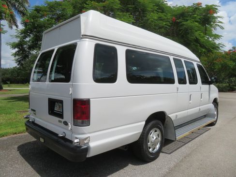 Used 2011 Ford E-350 and Econoline 350 Extended Super Duty RWD image 17