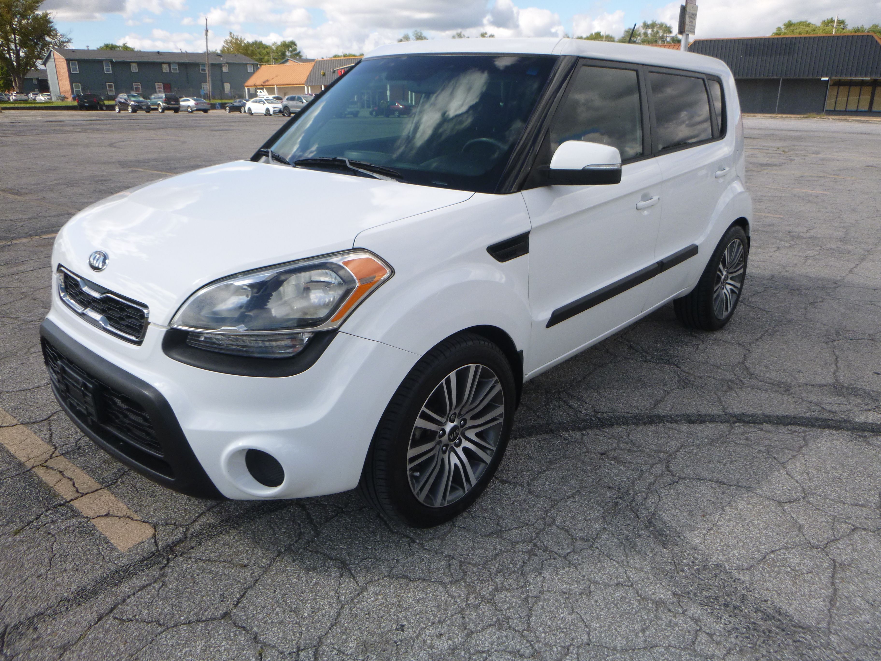 Used 2013 Kia Soul + FWD Hatchback 2.0L 4-Cyl image 3