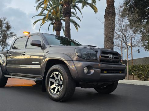 Used 2010 Toyota Tacoma TRD Off-Road image 1