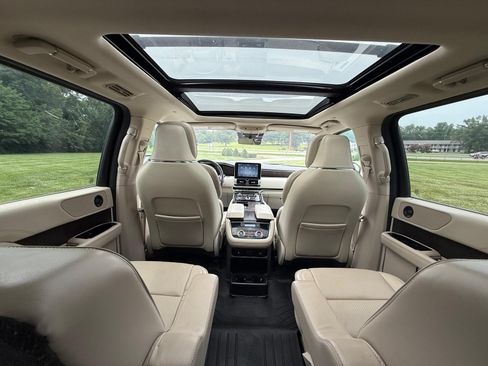 Used 2019 Lincoln Navigator L 4WD Select image 14
