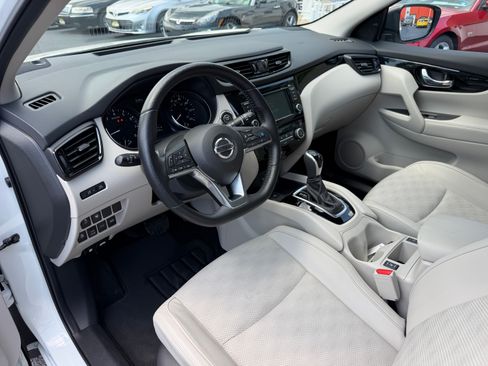Used 2022 Nissan Rogue Sport AWD SV image 6