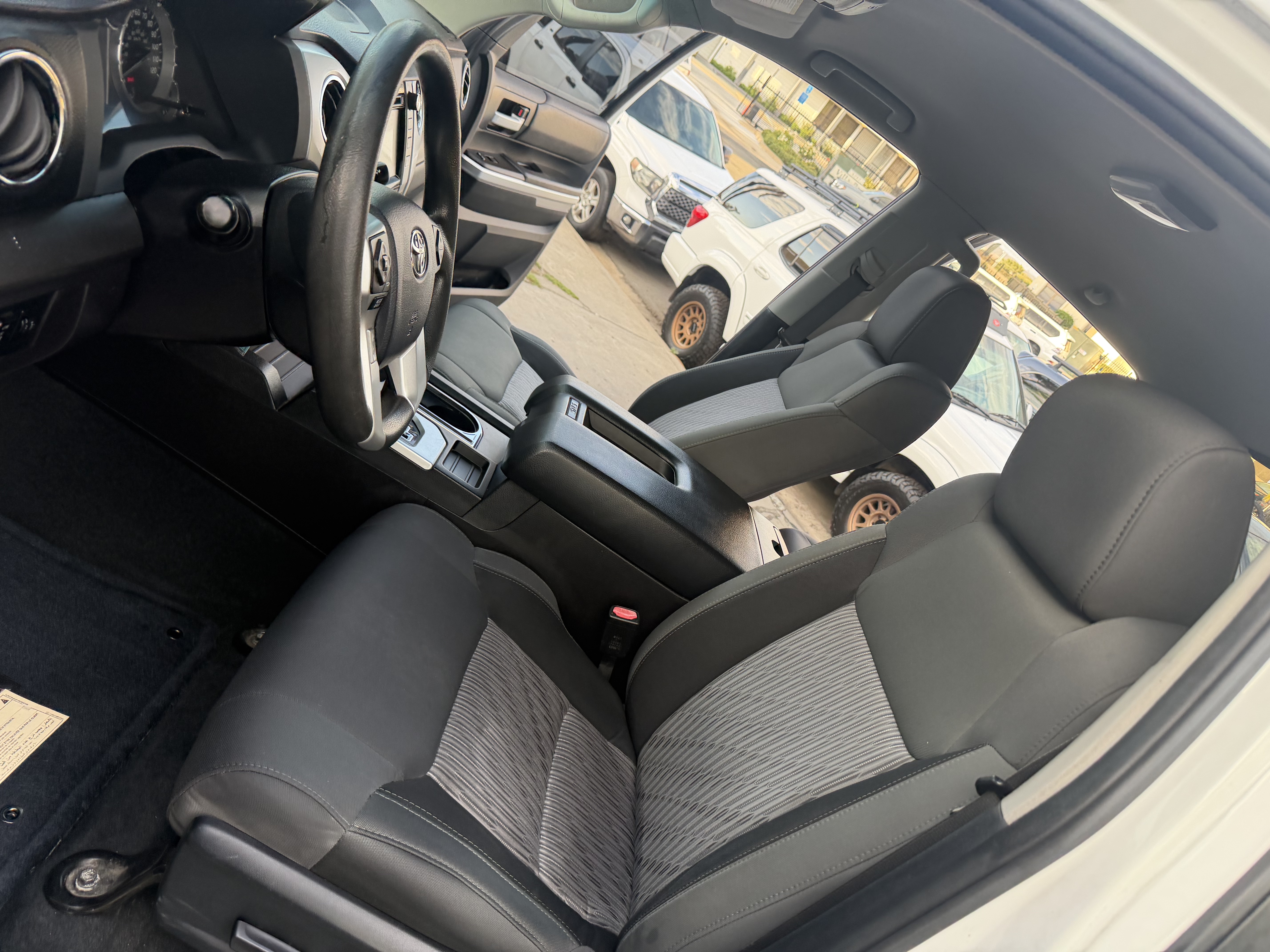 Used 2015 Toyota Tundra 4x4 SR5 w/ TRD Off-Road Pkg image 25