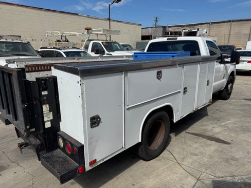 Used 2015 Ford F350 2WD Regular Cab DRW Super Duty image 4