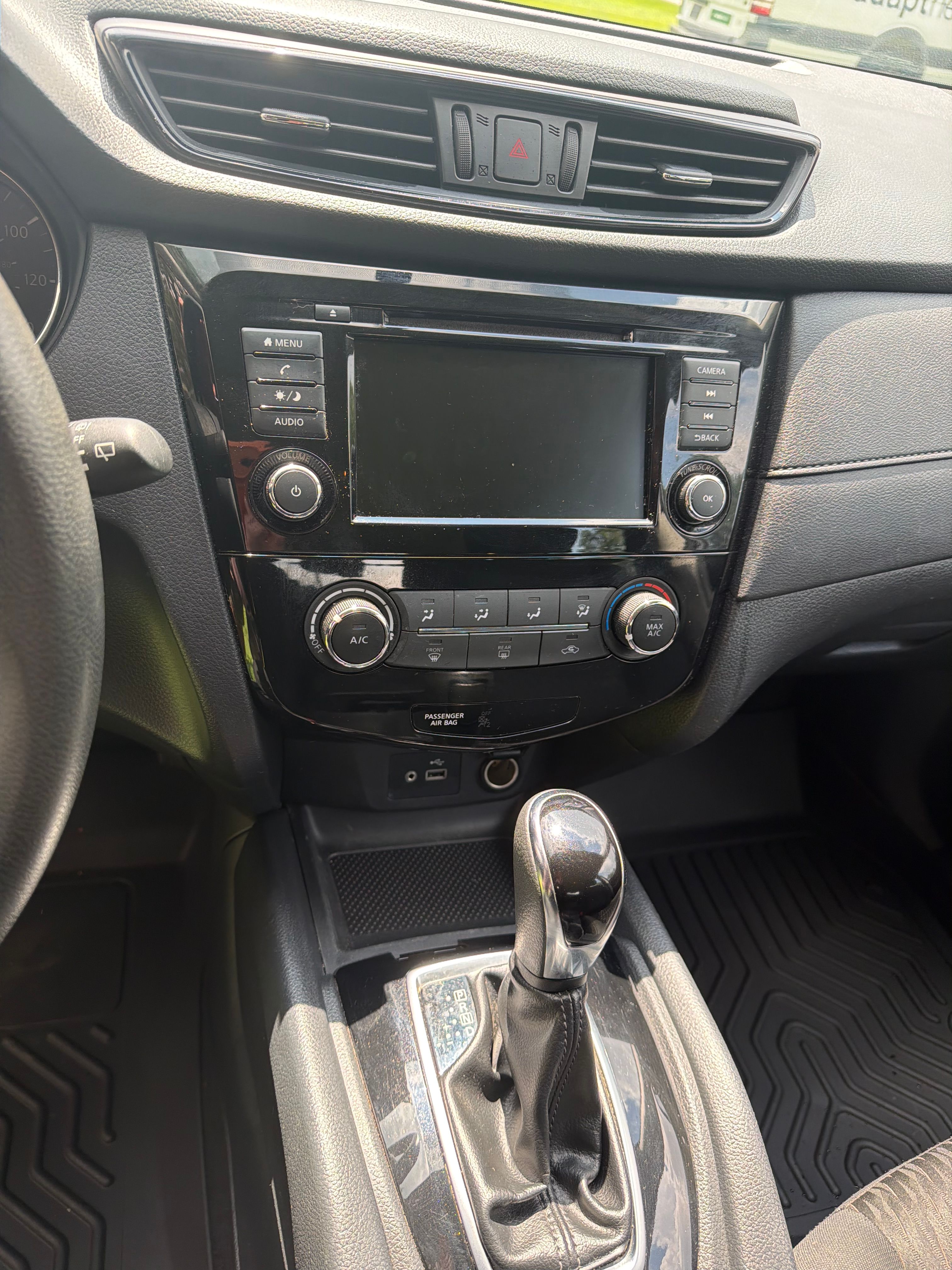 Used 2018 Nissan Rogue AWD image 25