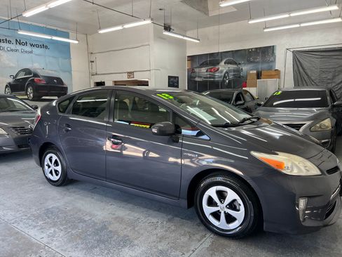 Used 2013 Toyota Prius Two image 7