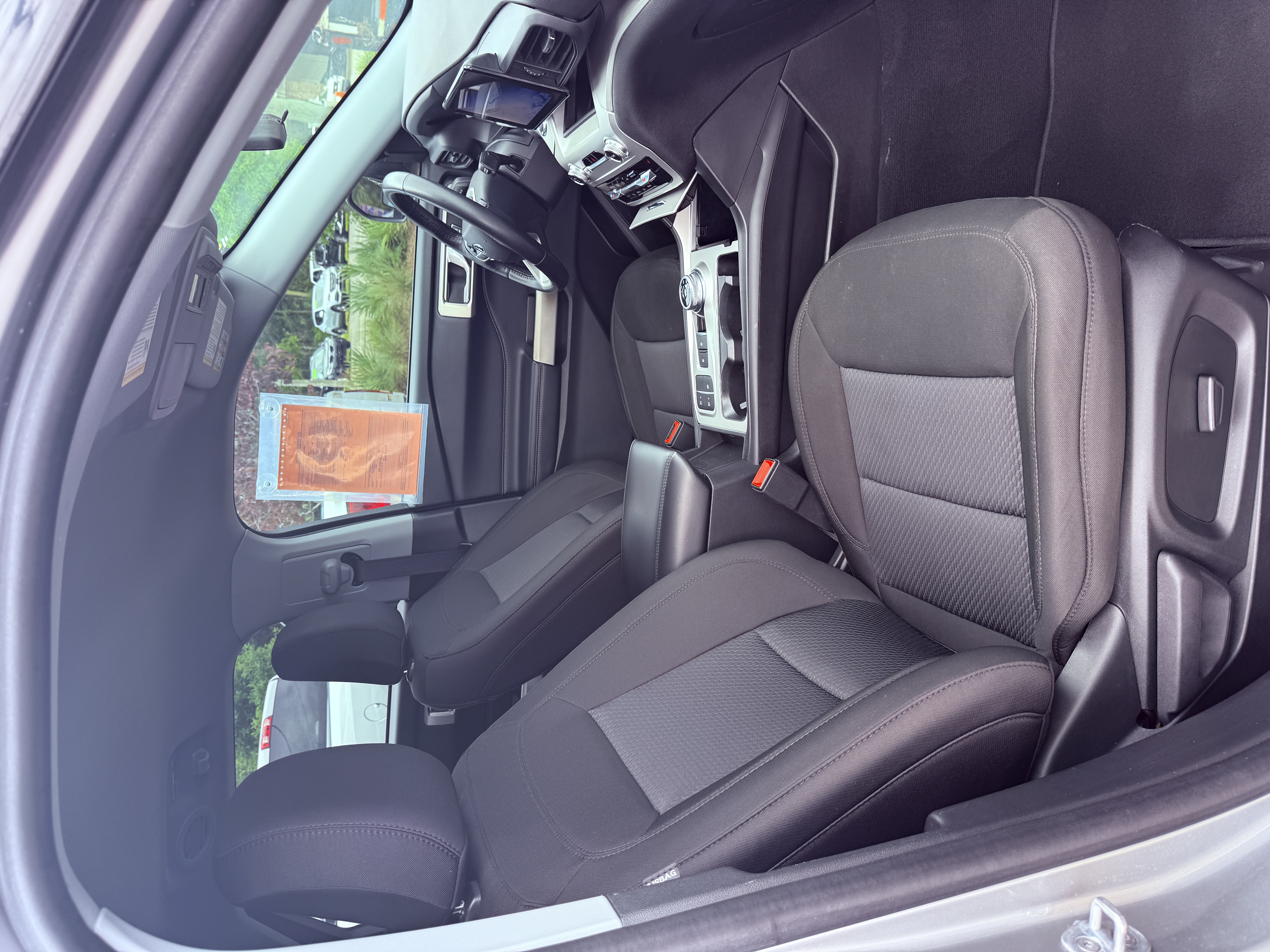 Used 2022 Ford Explorer 2WD XLT image 27