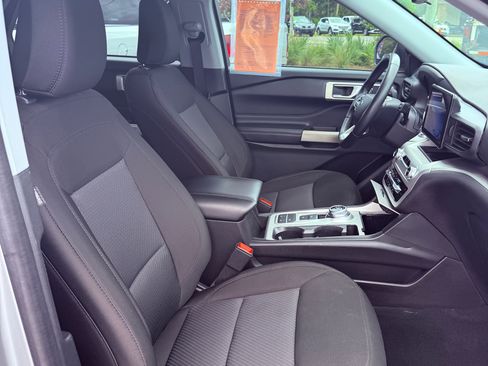Used 2022 Ford Explorer 2WD XLT image 27