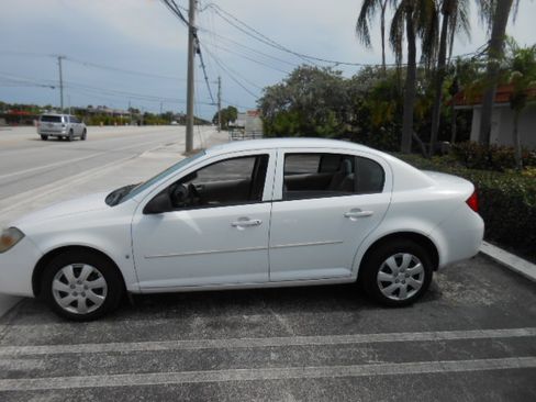 Used 2009 Chevrolet Cobalt LS Sedan FWD image 2